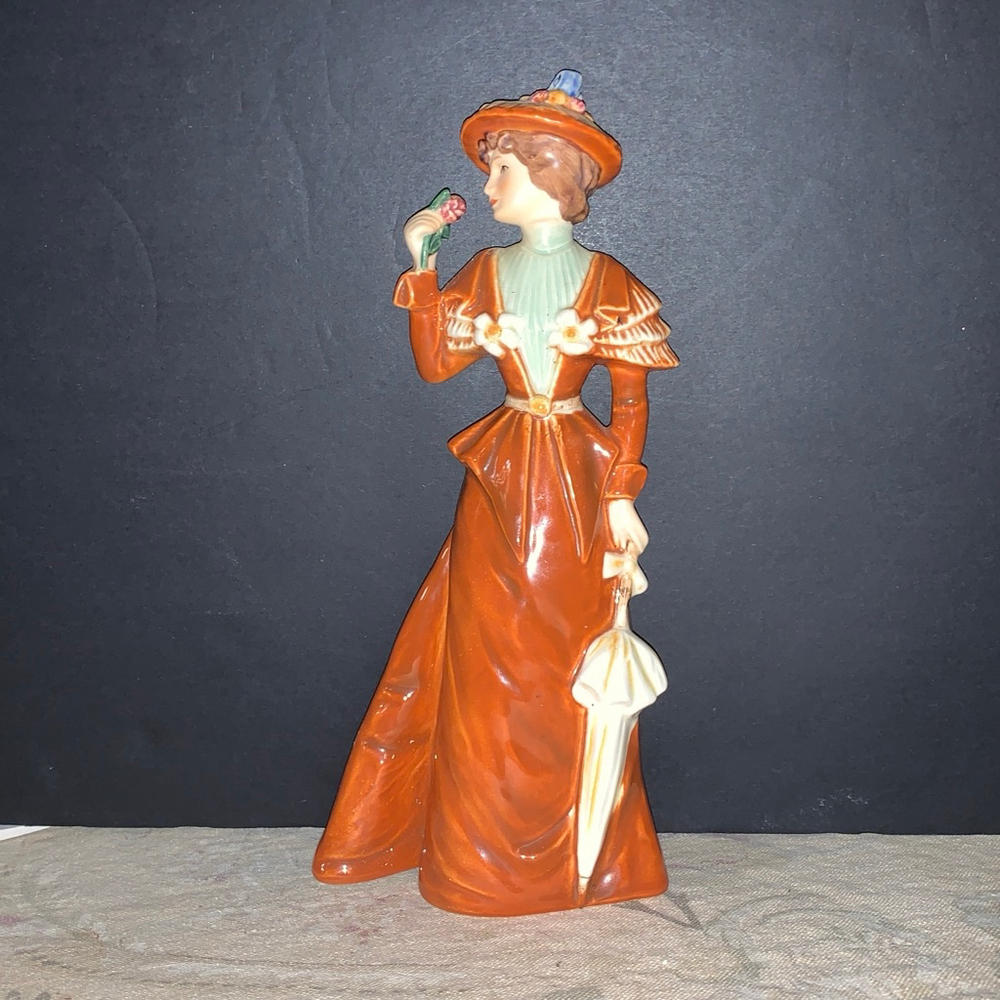 Goebel "The Visitor 1894" Figurine Brown/White